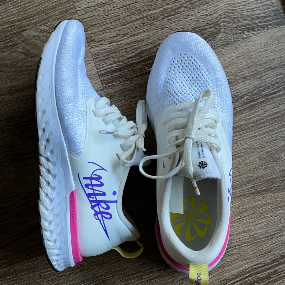 Nike Womens Odyssey React 2 Flyknits